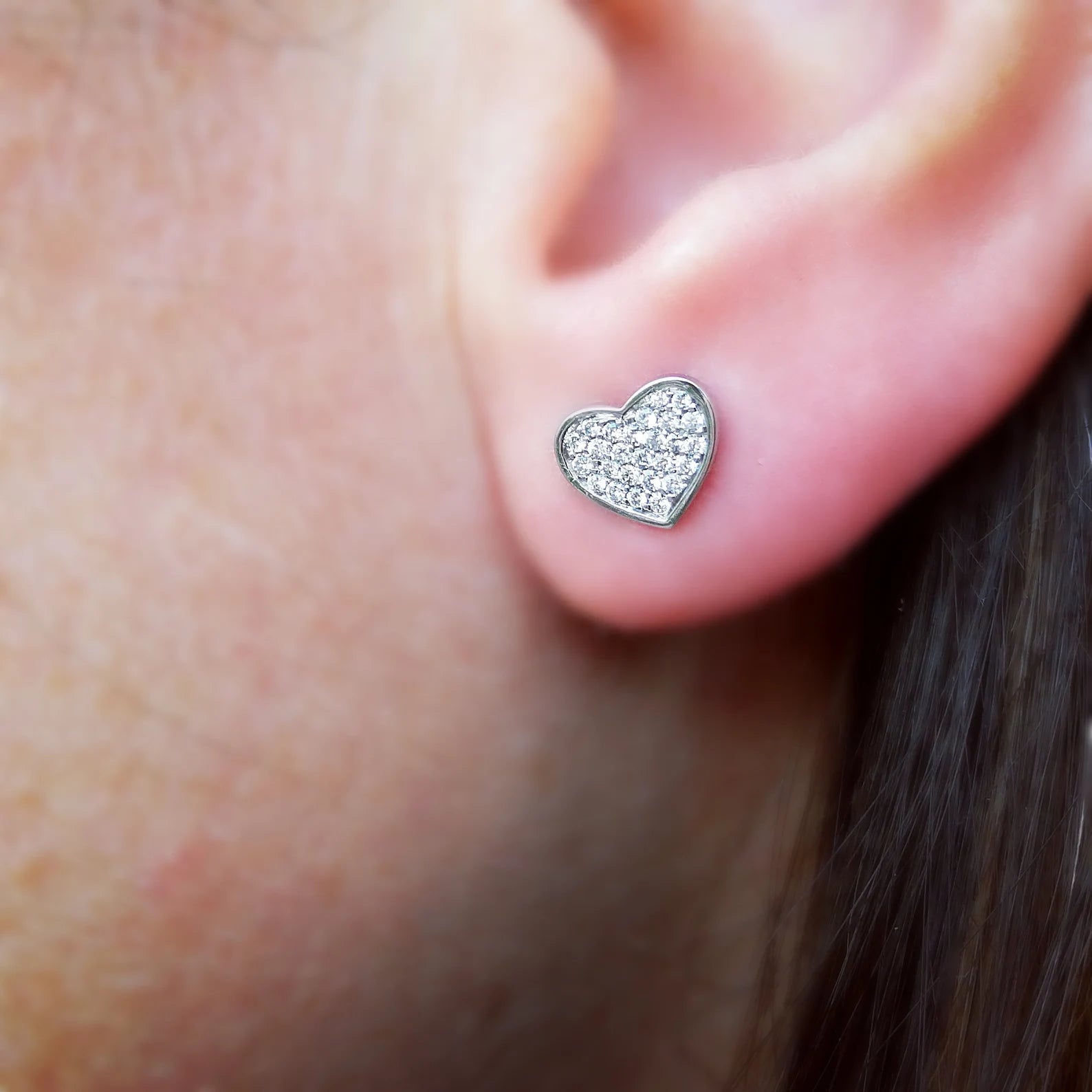 ◇Hei◇ special heart stone earring [正規品/関税込] Heart Diamond Solitaire Stud Earrings — EF Collection®